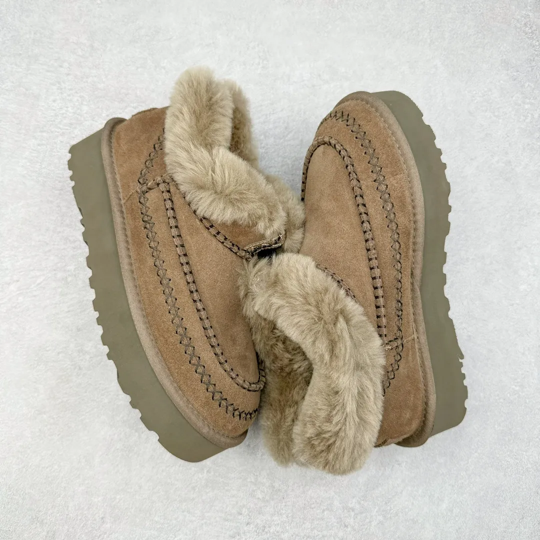 Pick up locally 💰560 UGG 8224 Alpine low-cut autumn and winter sheep fur integrated snow boots. All shoes are made from ZP. Longfeng A-grade Australian imported sheep fur integrated brand OEM production line. Fully follow the ZP process. OEM original pattern maker. Adhering to the principle of no original shoes and no development selection. Pay attention to every detail. The most authentic version on the market TREADLITE "Light Wing" technology outsole Lightweight/durable/flexible/pile size: 35 36 37 38 39 40 Coding: by3936000